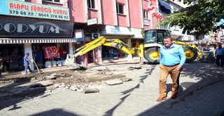 Hükümet Caddesinde 30 Yıl Sonra Kaldırım Ve Parke Yenileme Çalışması