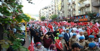 Bursada Binler Bayrak Yürüyüşünde Buluştu