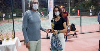 29 Ekim Cumhuriyet Bayramı Tenis Turnuvası'nın şampiyonları belli oldu