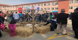 Okullarına Gelen Sevimli Misafirler Öğrencileri Coşturdu