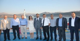 Türkiyenin En Büyük Gölü Ve Feribotunda Nikah Töreni Yapıldı