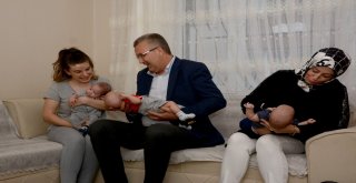 Başkan Özkandan Üçüz Bebeği Olan Çifte Ziyaret
