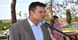 Başkan Sarıkurttan Sarılar Mahallesine Teşekkür Plaketi