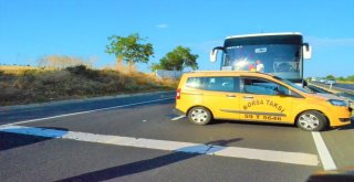 Tekirdağda Yolcu Otobüsü Taksi İle Çarpıştı, Trafik Durma Noktasına Geldi