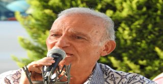 Çeşmede 69 Yıllık Toplu Bayramlaşma Geleneği Yaşatılıyor