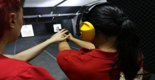 Kadınlar Poligonda Stres Atıyor