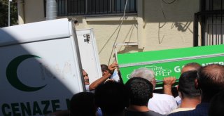 Gaziantepteki Kazada Ölenlerin Cenazeleri Ailelerine Teslim Ediliyor