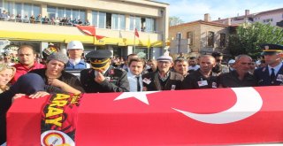 İzmir Şehidini Uğurladı