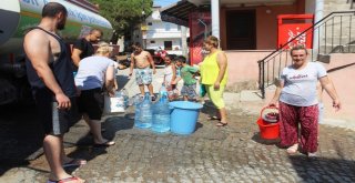 Susuzluktan Kavrulduklarını Belirten Mahallelinin İmdadına Ayvalık Belediyesi Su Tankerleriyle Yetişti