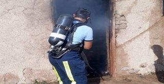 Saray İlçesinde Kömürlük Yangını