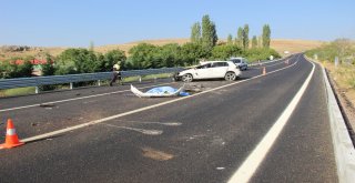 Refüje Çarparak Takla Atan Otomobil Sürücüsü Hayatını Kaybetti