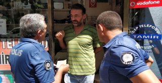Sokakta Bulduğu 50 Bin Dolarlık Çekleri Polise Teslim Etti