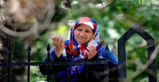 Bursada Şehitlikte Anma Töreni Düzenlendi