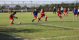 Minik Kızlar 2018-2019 Sezonunu Turgutluda Açtı