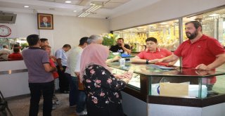 Kuyumcularda Dolar Ve Altın Bozdurma Yoğunluğu Yaşanıyor