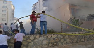 Odun Yangını Binaya Sıçradı
