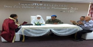 Kamuflajı Damatlığı Oldu