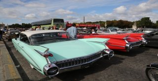 Paris Yollarında Asırlık Arabalar