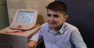 10 Yaşındaki Emirhan Geçirdiği Ameliyatla Artık Kitap Okuyabilecek