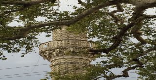 Kepsutta Aşırı Yağıştan Cami Minaresi Devrildi