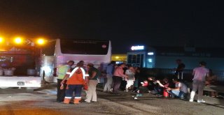Temde Yolcu Otobüsü Lastiği Patlayan Otomobile Çarptı: 3 Yaralı