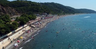 Ücretsiz Plaja Binlerce Kişi Akın Ediyor
