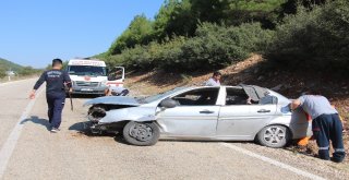 Kayalıklara Çarpıp 100 Metre Sürüklenen Araç Sürücü Hayatını Kaybetti