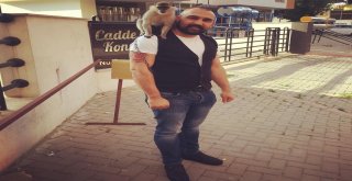 Kaybolan Maymununu Tarlada Sokakta Arıyor