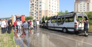 Park Halinde Yanan Minibüs, Ölen Eşinin Hatırası Otomobili Küle Döndürdü