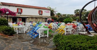 Fırtınadan Çeşme Değil, Ekonomisi Etkilendi