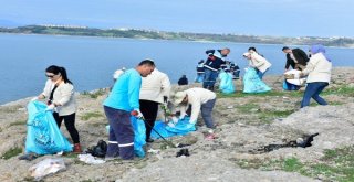 Çevre Dostu Kargocular Göl Kıyısını Temizledi