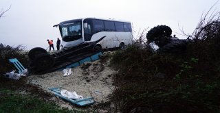 İşçileri Taşıyan Otobüs İle Küspe Yüklü Traktör Çarpıştı: 12 Yaralı