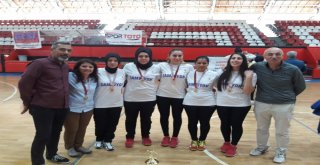 Yenimahallenin Bayan Goalball Takımı Şov Yaptı