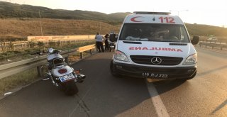 Lastiği Patlayan Motosiklet Otomobile Çarptı