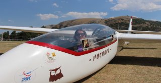 Mutluluklarını Havada Buldular