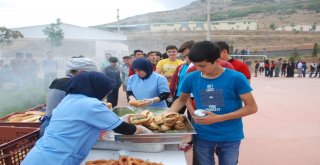 Okulun İlk Gününü Mangal Partisi Yaparak Kutladılar