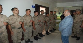 Vali Ustaoğludan Üs Bölgelerine Bayram Ziyareti