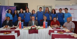 Anadolu Üniversitesi Bayan Voleybol Takımı Tanıtıldı