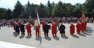 Minik Öğrenciler Mehter Marşlarıyla Ders Başı Yaptı