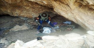 Vanda Teröristin Gösterdiği Mağarada Silah Ve Mühimmat Bulundu