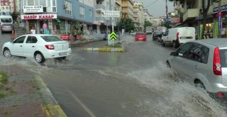 Sancaktepede Toprak Kayması Yaşanan Binanın Sakinleri Geceyi Otelde Geçirdi
