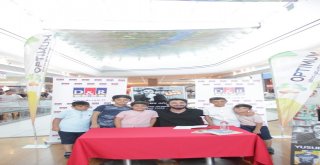 Yaşar Bayraktar Ve Yusuf Efe Göçer, Kitaplarını İmzaladı