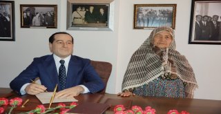 Adnan Menderesin Heykeli Duygusal Anlar Yaşattı