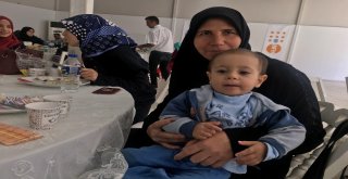 İzmirde Mültecilerin Yüzleri Şenlikle Güldü