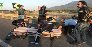 Lastiği Patlayan Motosiklet Otomobile Çarptı