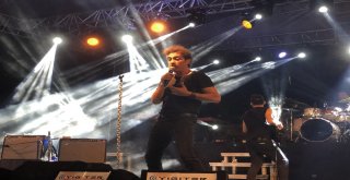 Kıraç Çorlu Konserinde Hem Coştu Hem Coşturdu