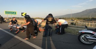 Lastiği Patlayan Motosiklet Otomobile Çarptı