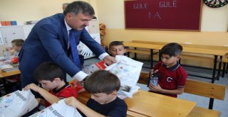 Kitaplar Devletten, Kırtasiye Malzemeleri Belediyeden