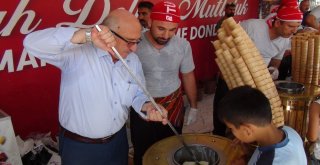 Bedava Dondurma Kuyruğu Metrelerce Uzadı