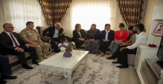 Vali Zorluoğlu Ve Protokolden Şehit Ailelerine Bayram Ziyareti